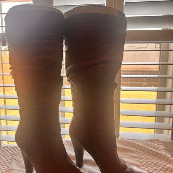 Medium brown boots - Picture 7 of 16